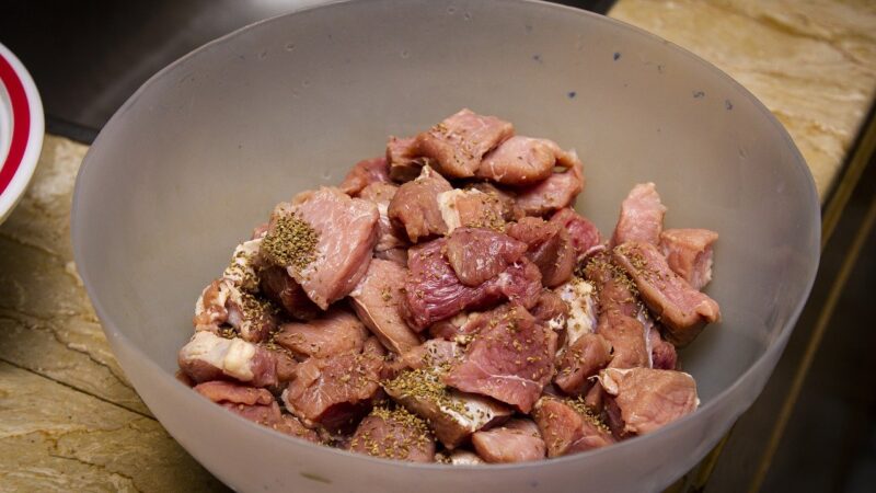 Come marinare la carne: segreti e consigli