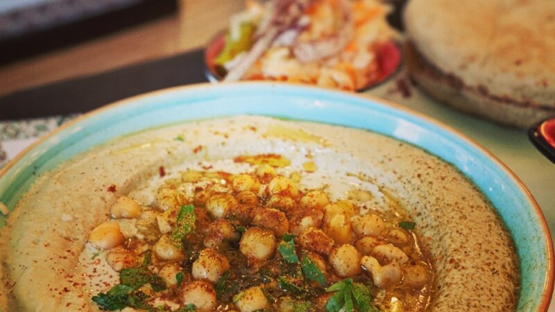 Il Fatteh Hummus libanese o insalata di ceci